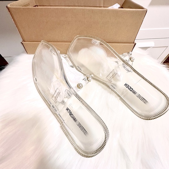 NEW Steve Madden Clear Pearl Studded Jelly Sandals - Size 7 and 8 - Picture 4 of 7